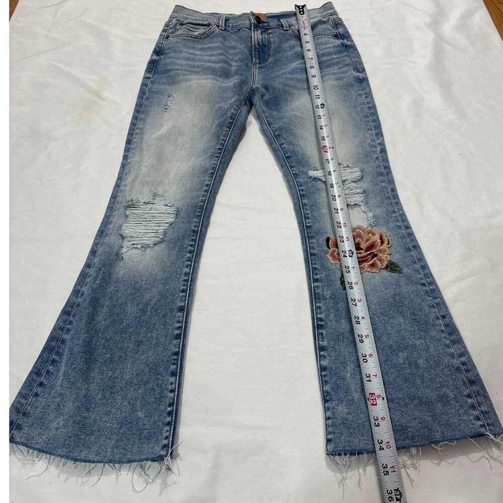 Driftwood Women’s 26 Roxy Kick Flare Cropped Jeans Distressed Embroidered Floral - Picture 10 of 12